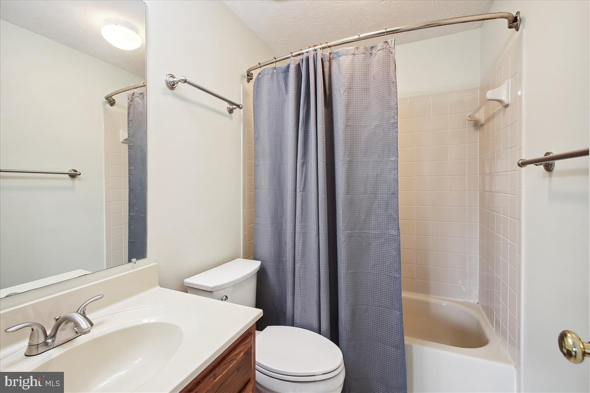 1260 Quaker Ridge Drive Arnold, MD 21012 - Photo 21 of 39 Front Bedroom Bath