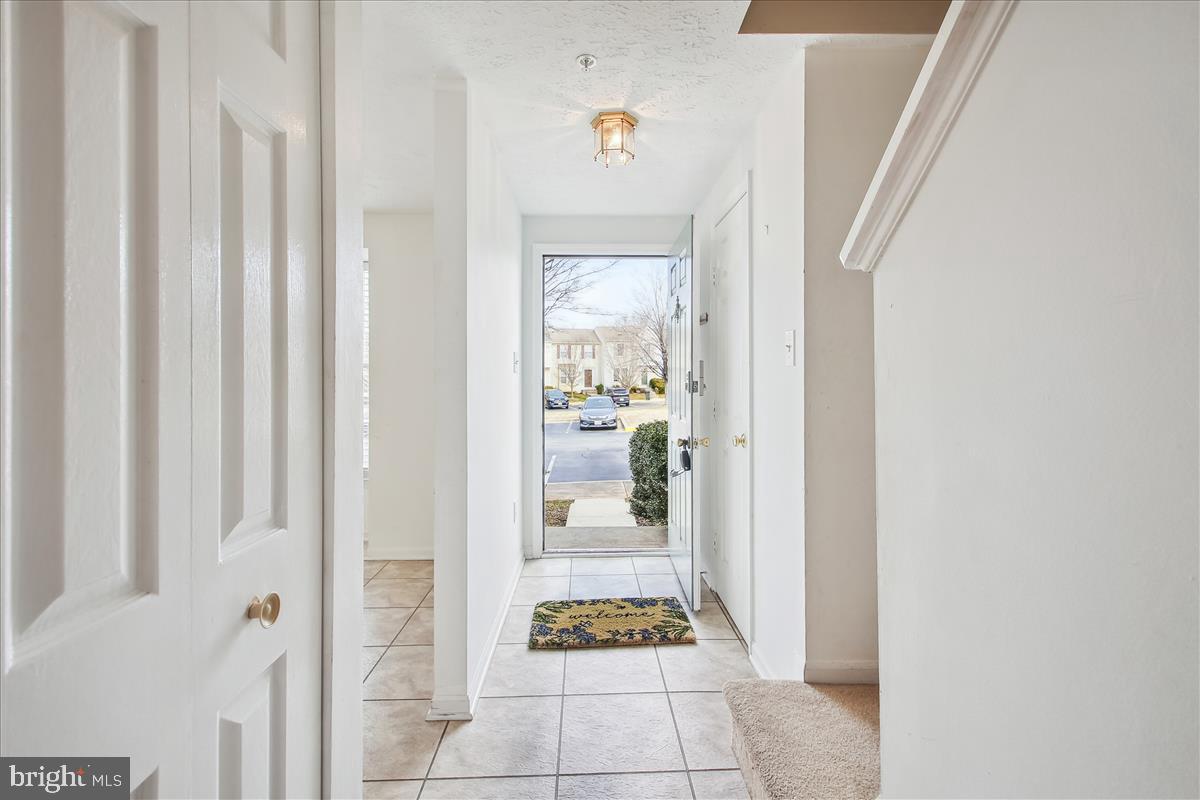 1260 Quaker Ridge Drive Arnold, MD 21012 - Photo 4 of 39 Foyer