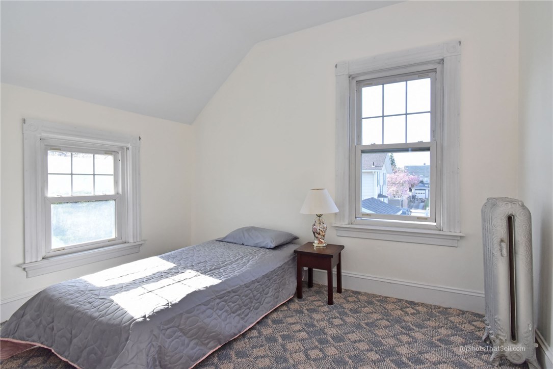 57 Chiswick Road Cranston, RI 02905 - Photo 33 of 40