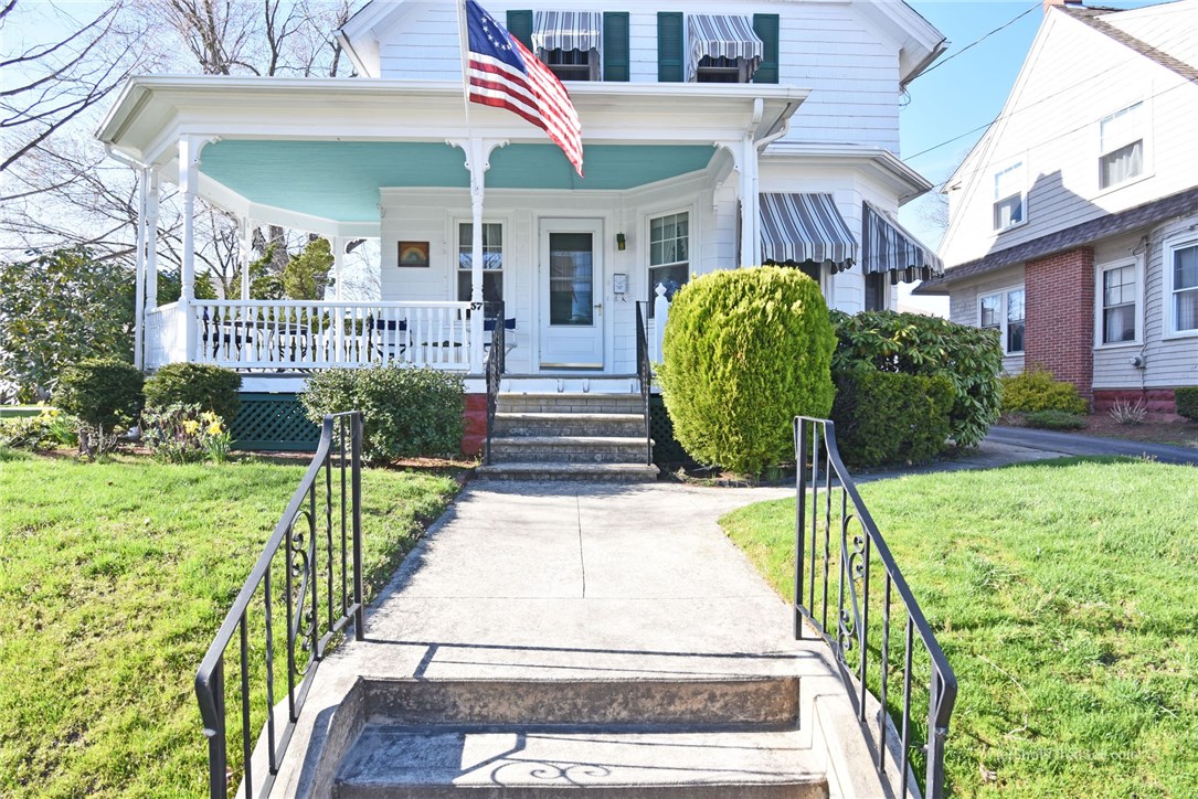 57 Chiswick Road Cranston, RI 02905 - Photo 5 of 40