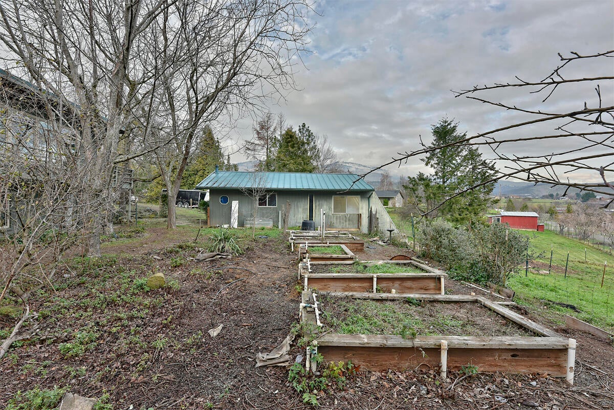 460 Wilson Road Ashland, OR 97520 - Photo 37 of 40 DSC_6726 copy copy