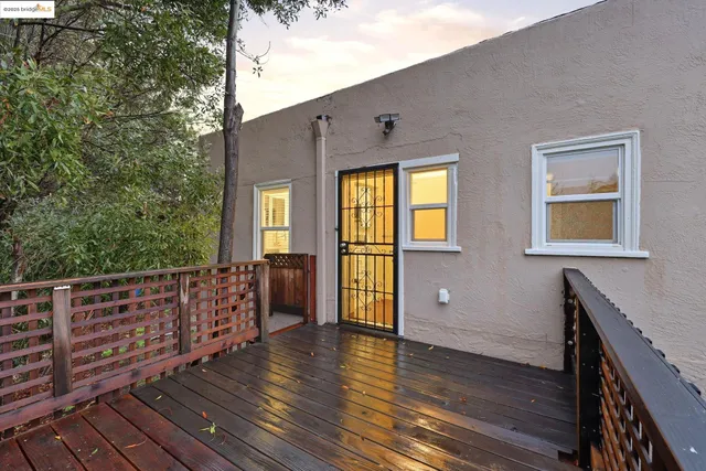 a view of a yard with a tree