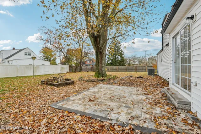 a view of a yard with a tree