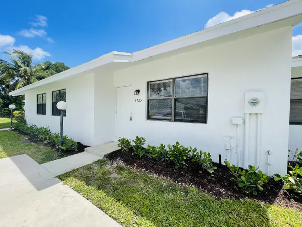 $2,250 | 3813 Park Lane Villas Road, West Palm Beach, FL 33403