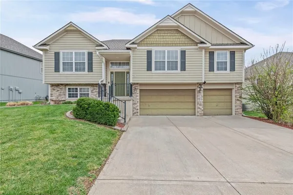 $390,000 | 8409 North Elmwood Avenue, Kansas City, MO 64156