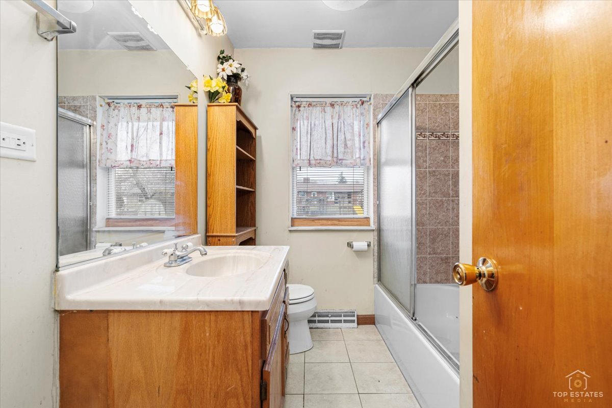 128 South Michigan Avenue Addison, IL 60101 - Photo 12 of 29