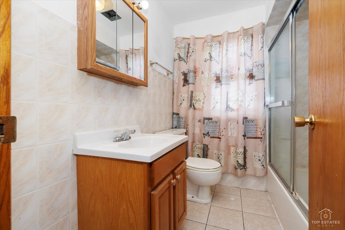 128 South Michigan Avenue Addison, IL 60101 - Photo 17 of 29