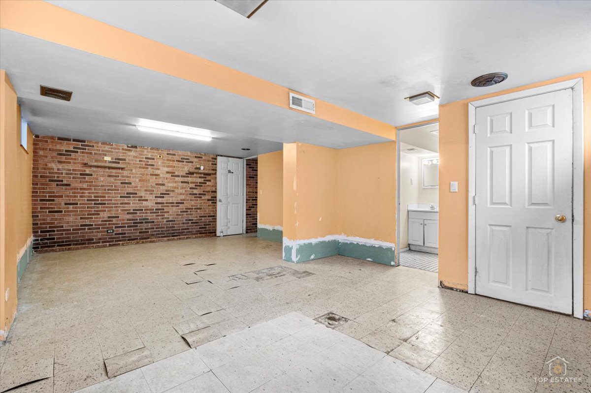 128 South Michigan Avenue Addison, IL 60101 - Photo 19 of 29