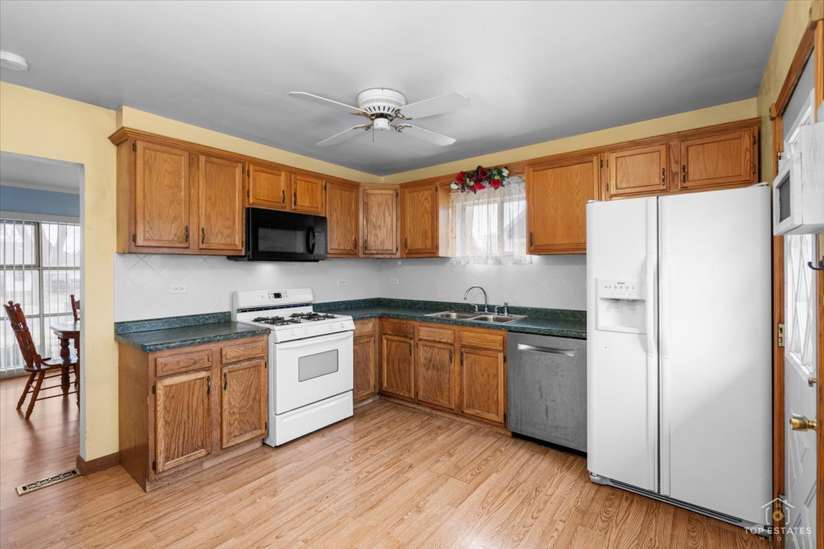 128 South Michigan Avenue Addison, IL 60101 - Photo 7 of 29