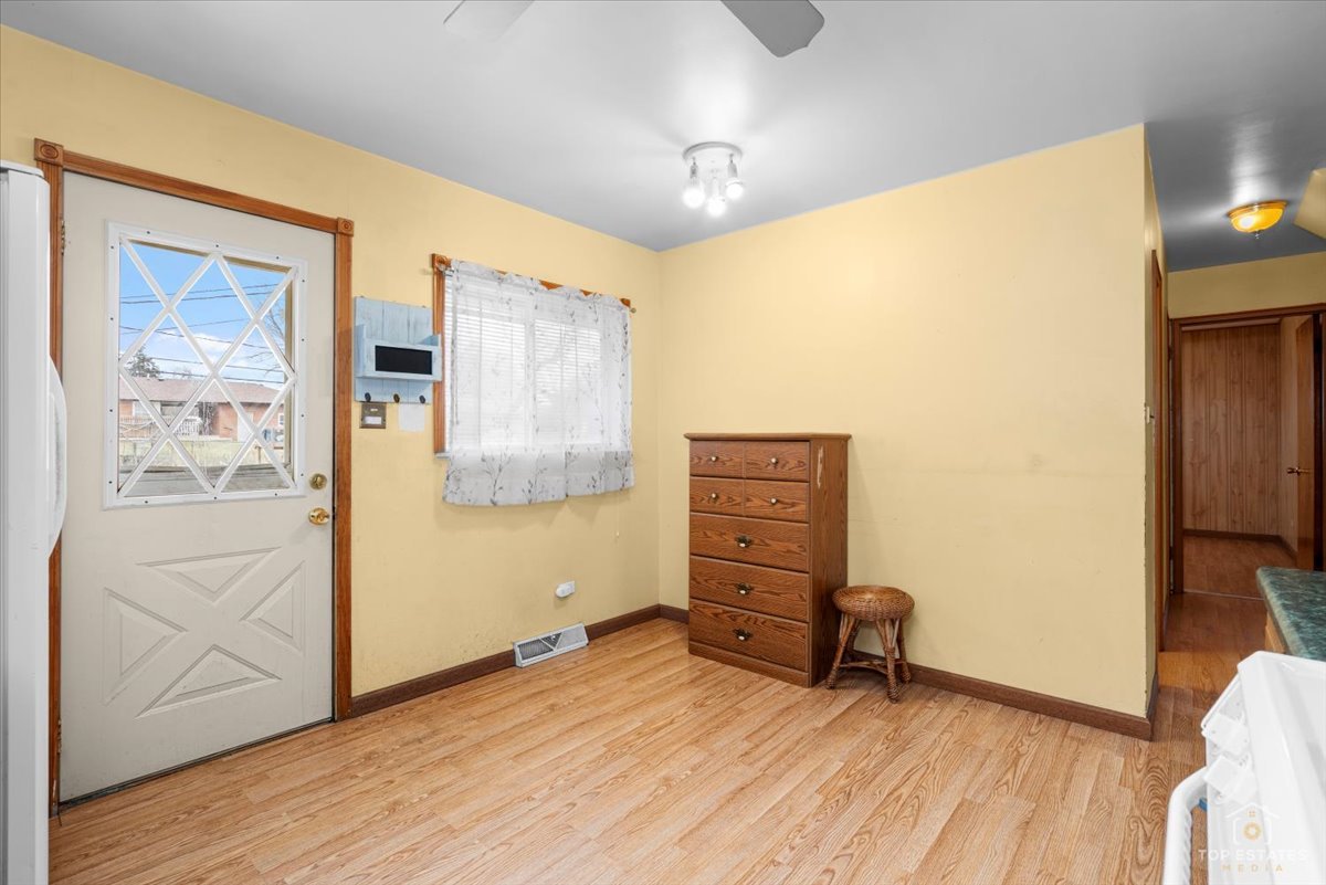 128 South Michigan Avenue Addison, IL 60101 - Photo 8 of 29