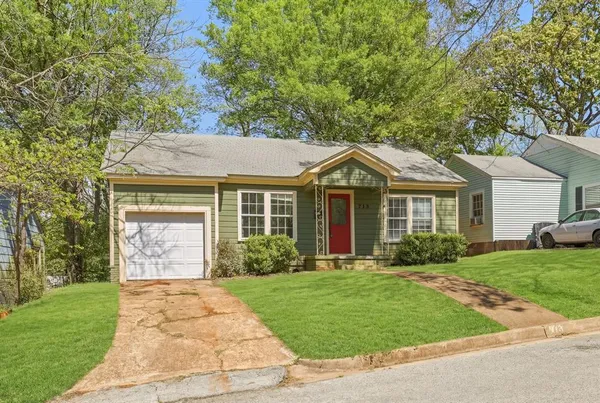 $112,000 | 713 Highland Drive, Palestine, TX 75801
