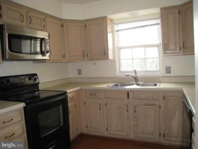 14065 Winding Ridge Lane Centreville, VA 20121 - Photo 4 of 12 Kitchen