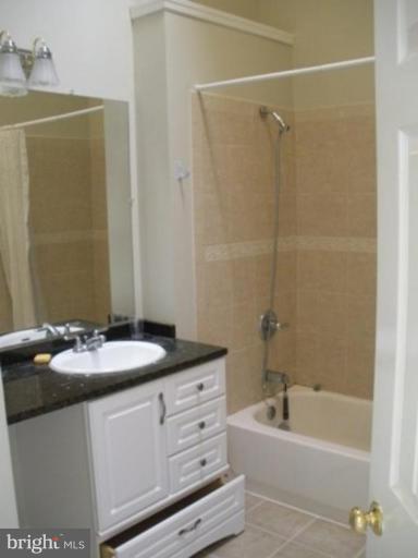 14065 Winding Ridge Lane Centreville, VA 20121 - Photo 10 of 12 Bath #2