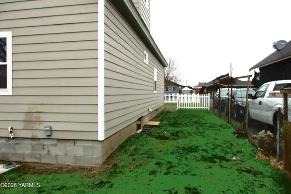 $229,900 | 208 North Alder Street, Toppenish, WA 98948