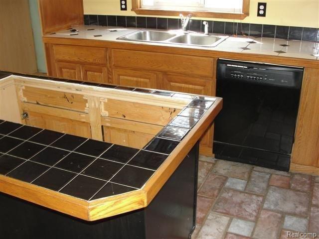 3773 Orchardview Avenue Rochester, MI 48307 - Photo 6 of 8 kitchen