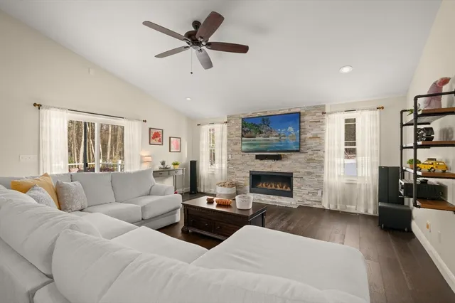 $979,000 | 9 Billis Way, Groveland, MA 01834