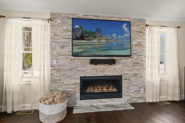 $979,000 | 9 Billis Way, Groveland, MA 01834