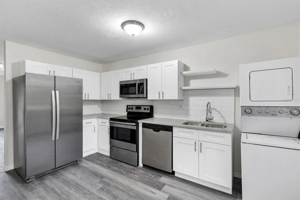 $1,390 | 751 Bellevue Avenue, Unit 1, Daytona Beach, FL 32114