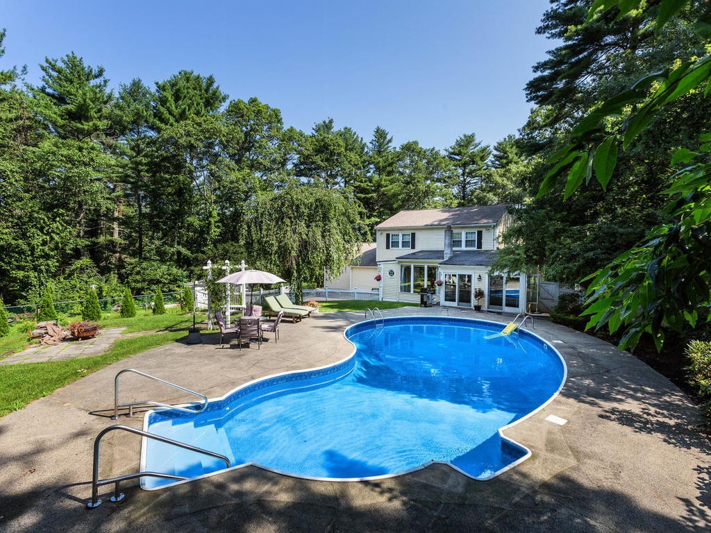 116 Daniels Road Rowley, MA 01969 - Photo 2 of 20 Gallery Image 2