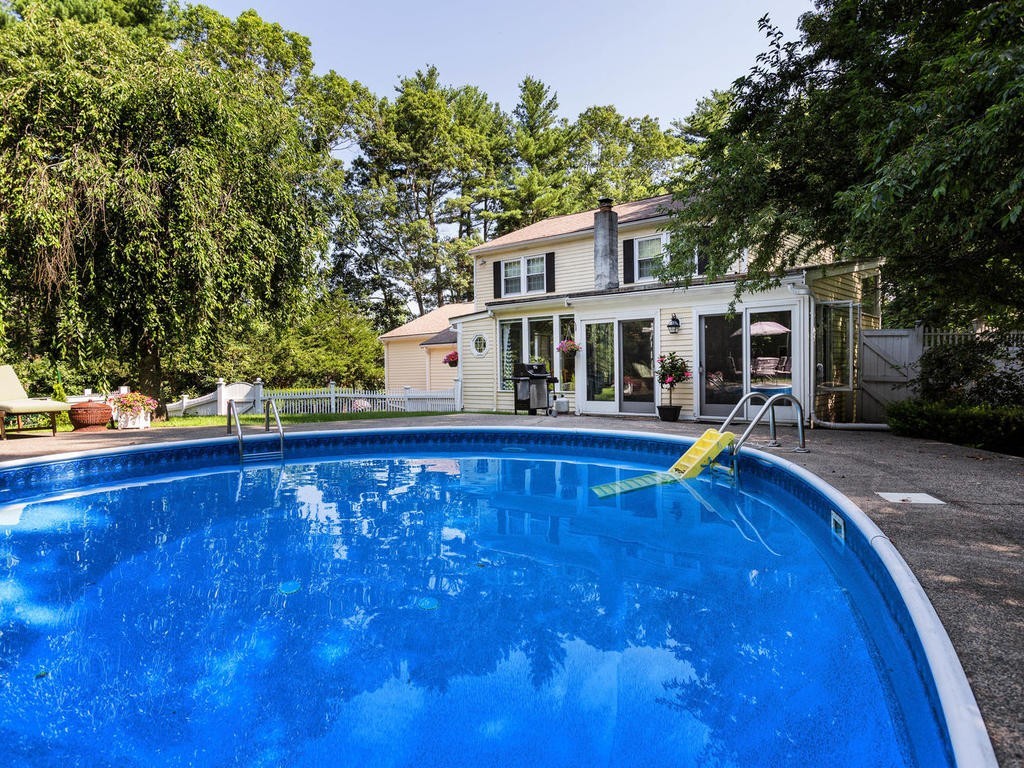 116 Daniels Road Rowley, MA 01969 - Photo 3 of 20 Gallery Image 3
