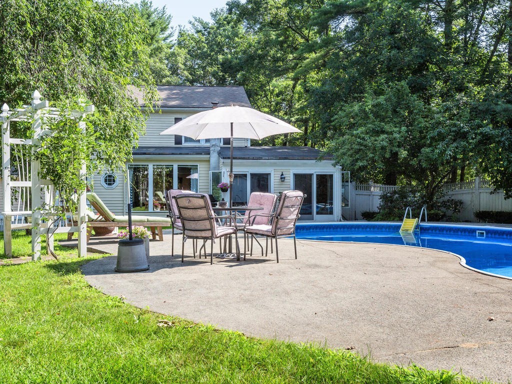 116 Daniels Road Rowley, MA 01969 - Photo 5 of 20 Gallery Image 5