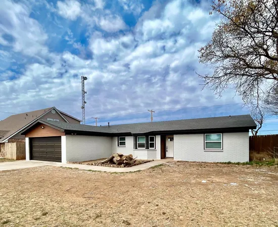 $1,775 | 923 West 6th Street, Idalou, TX 79329