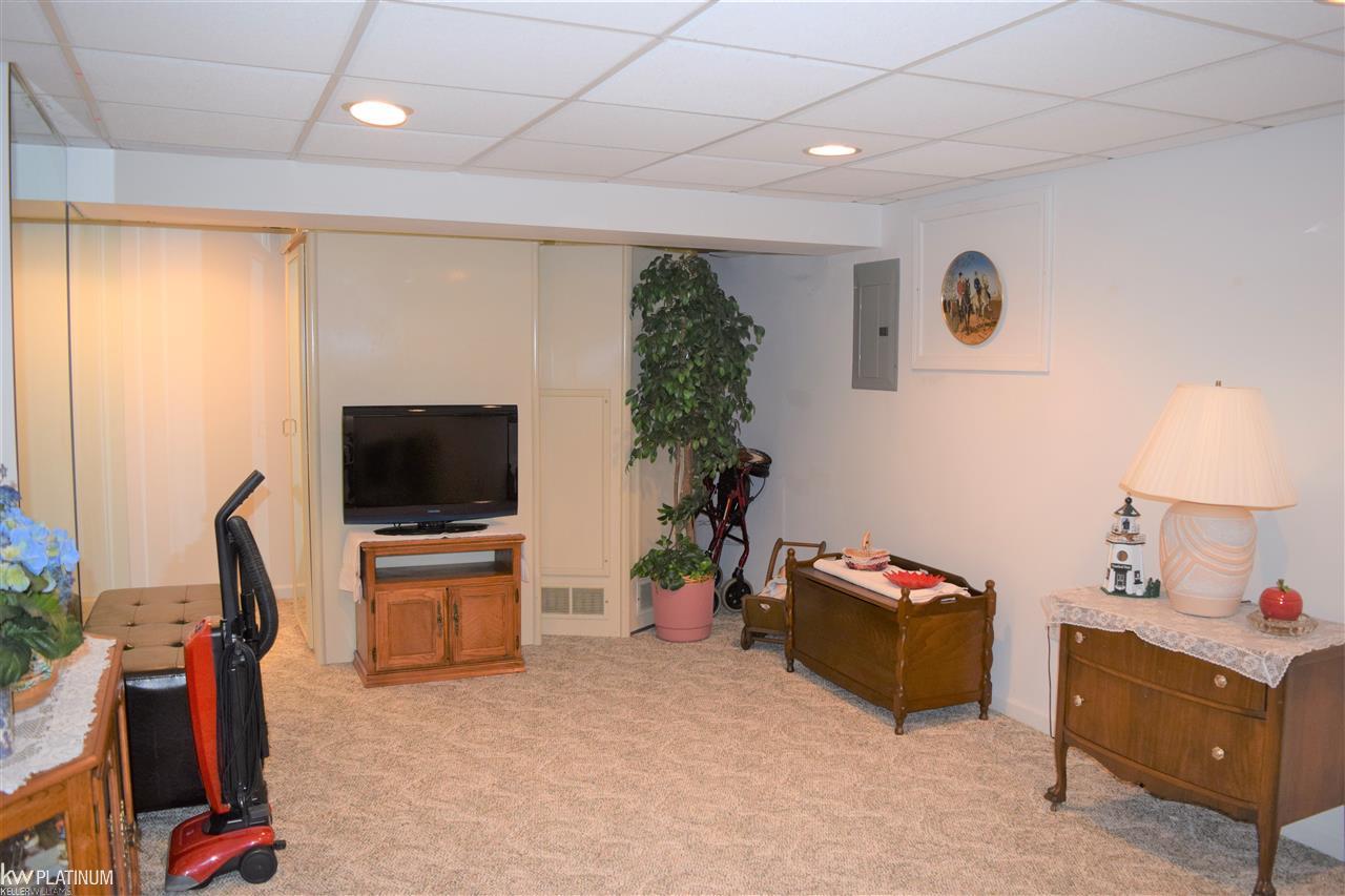 33770 Lighthouse Pointe Chesterfield, MI 48047 - Photo 22 of 27