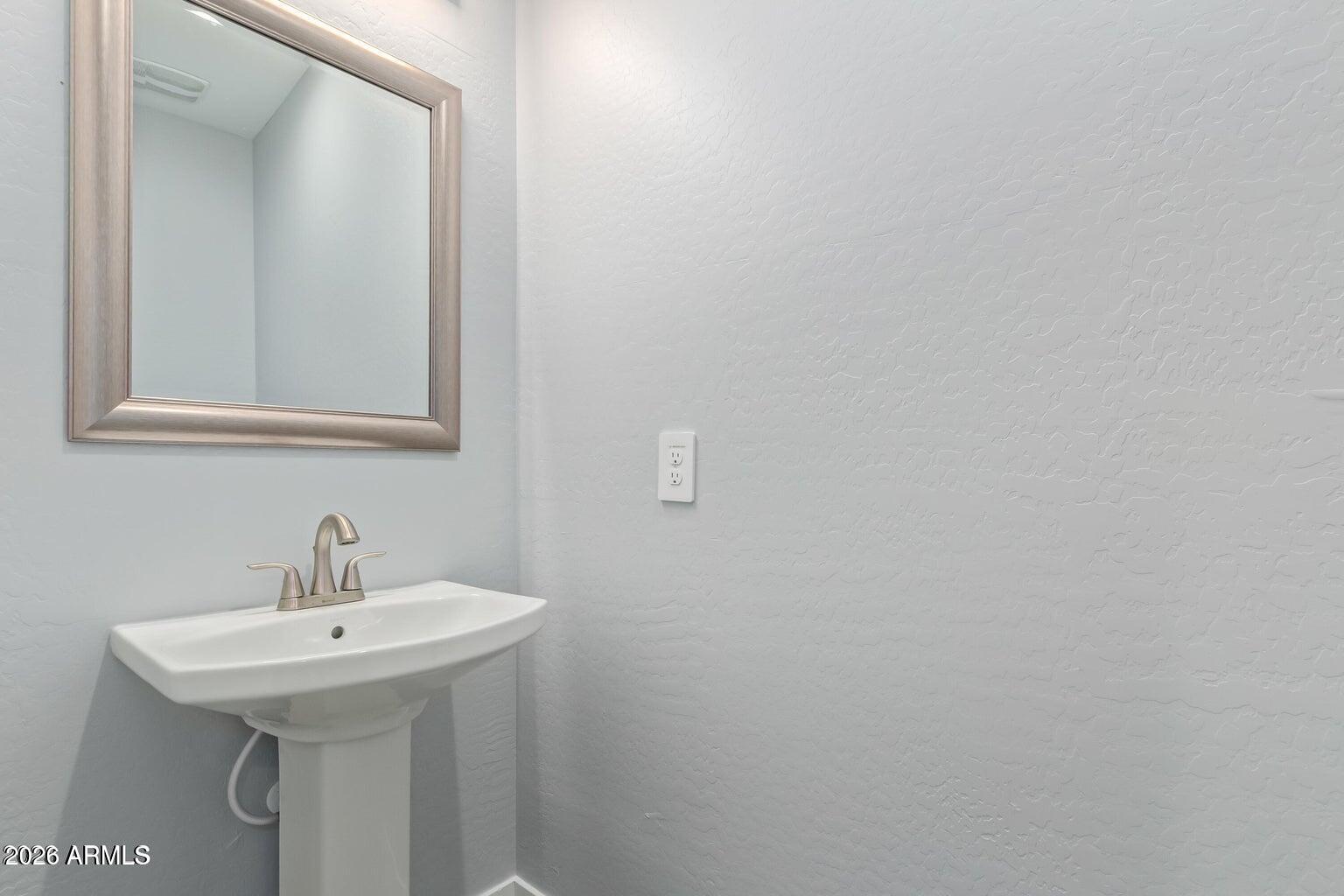 25123 Peak View Road Wittmann, AZ 85361 - Photo 26 of 48 Bath Half