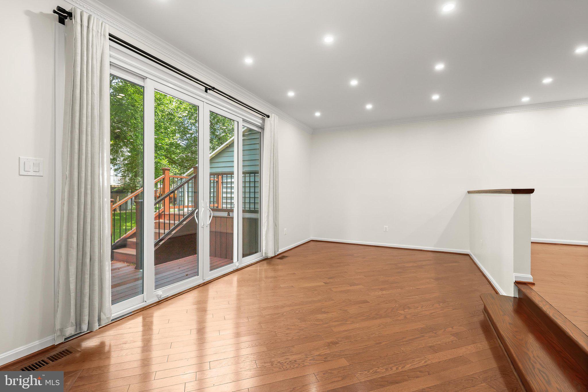 5189 Columbia Road, Unit 10 49 Columbia, MD 21044 - Photo 23 of 55 Deck access