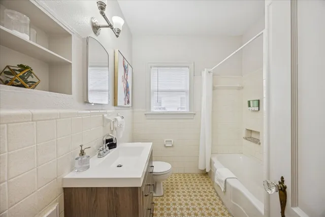 $5,500 | 2106 Kenwood Avenue, Austin, TX 78704