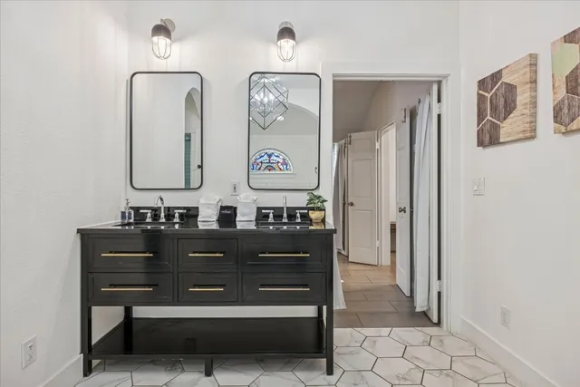 $5,500 | 2106 Kenwood Avenue, Austin, TX 78704