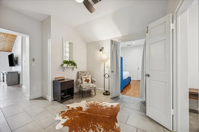 $5,500 | 2106 Kenwood Avenue, Austin, TX 78704