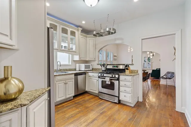 $5,500 | 2106 Kenwood Avenue, Austin, TX 78704