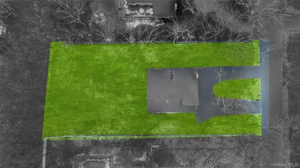 a view of a back yard