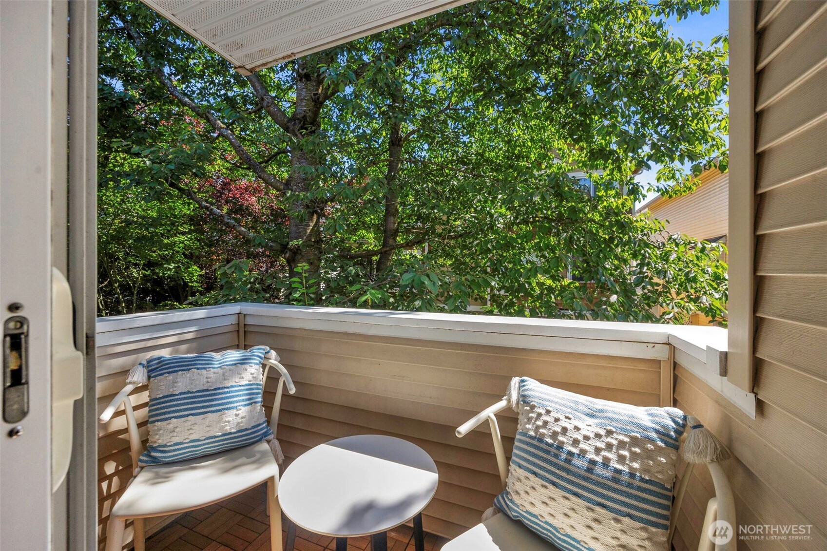 8548 Midvale Avenue North, Unit B Seattle, WA 98103 - Photo 12 of 40