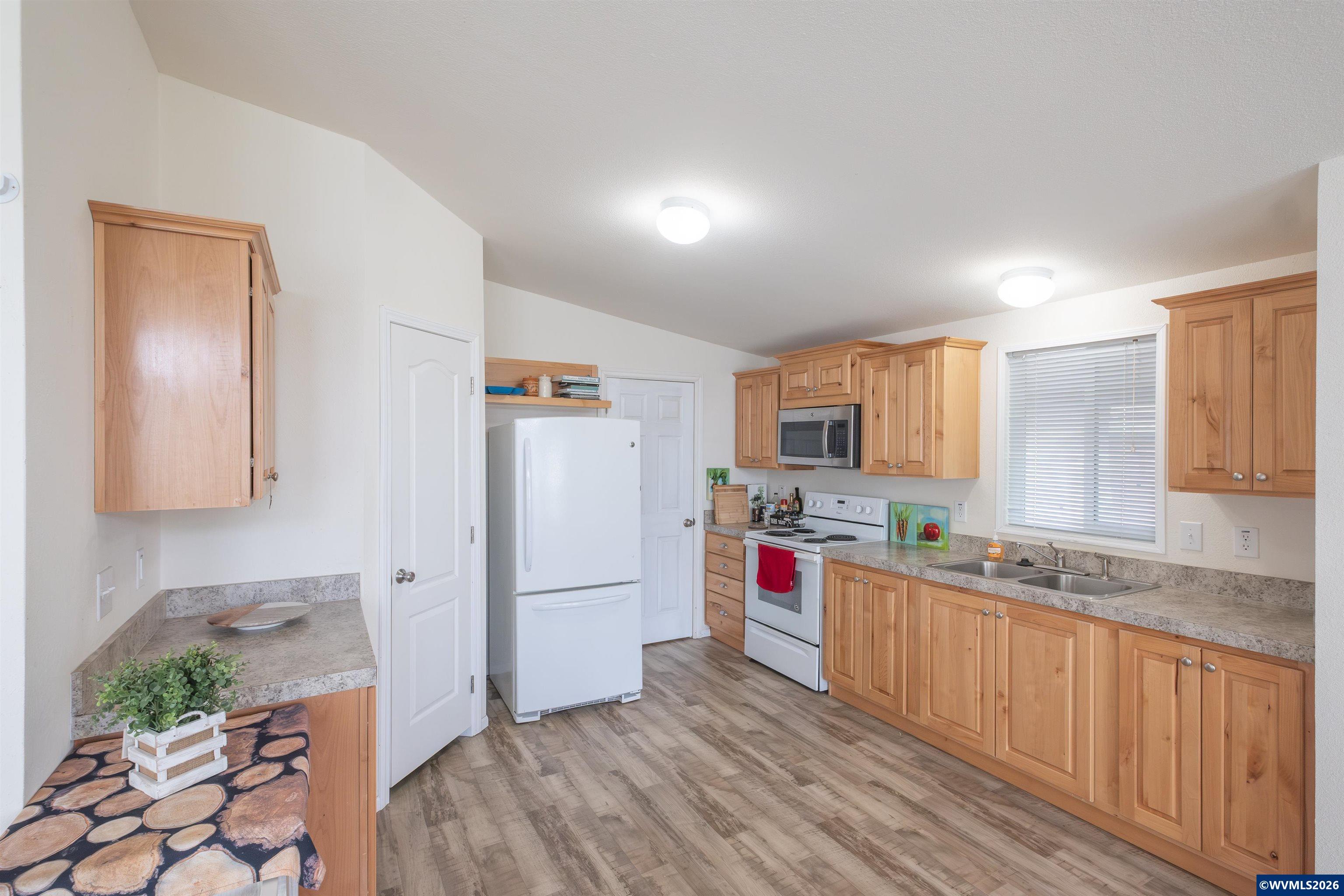 352 Southwest Butterfield Place Corvallis, OR 97333 - Photo 13 of 33