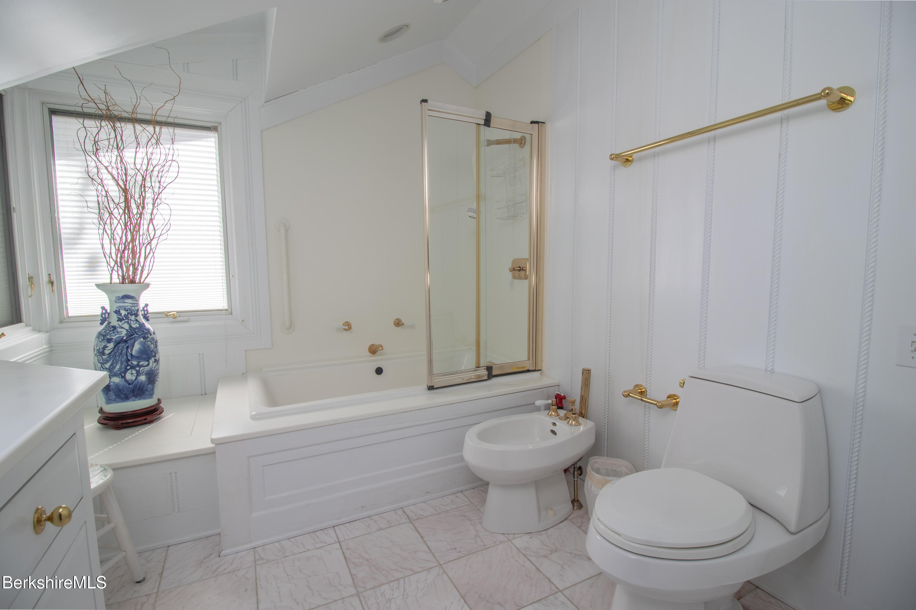 10 Mahkeenac Shores Road Stockbridge, MA 01262 - Photo 41 of 50 2nd Floor Guest Bath