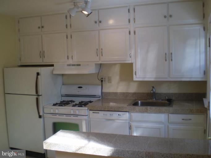 523 St Patrick Road Baltimore, MD 21206 - Photo 2 of 18 Kitchen