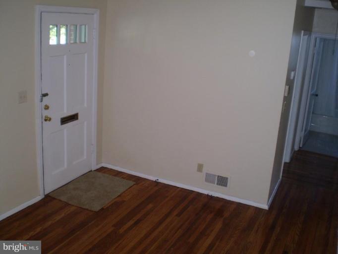 523 St Patrick Road Baltimore, MD 21206 - Photo 5 of 18 Living Room