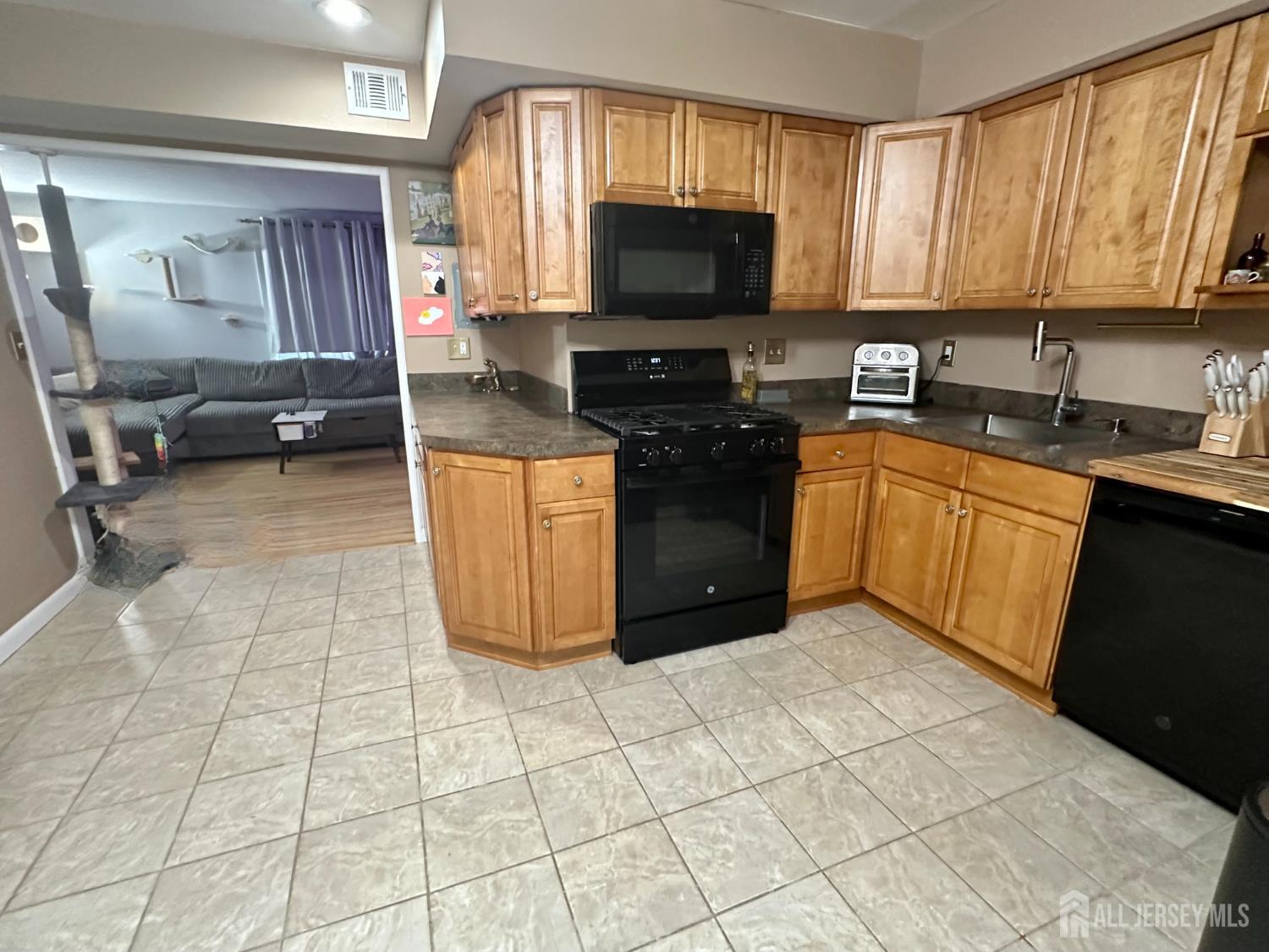 187 Evergreen Road, Unit 4A Edison, NJ 08837 - Photo 16 of 34