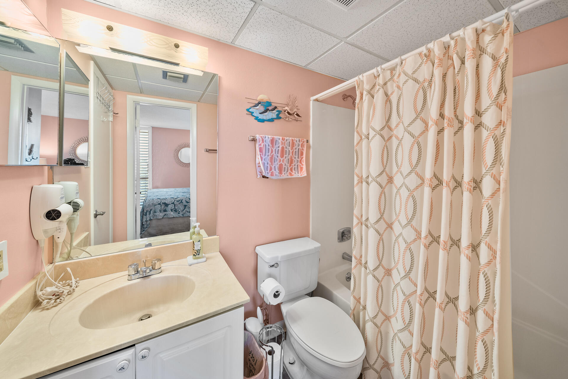 11757 Front Beach Road, Unit W506 Panama City Beach, FL 32407 - Photo 17 of 46 Guest Bath