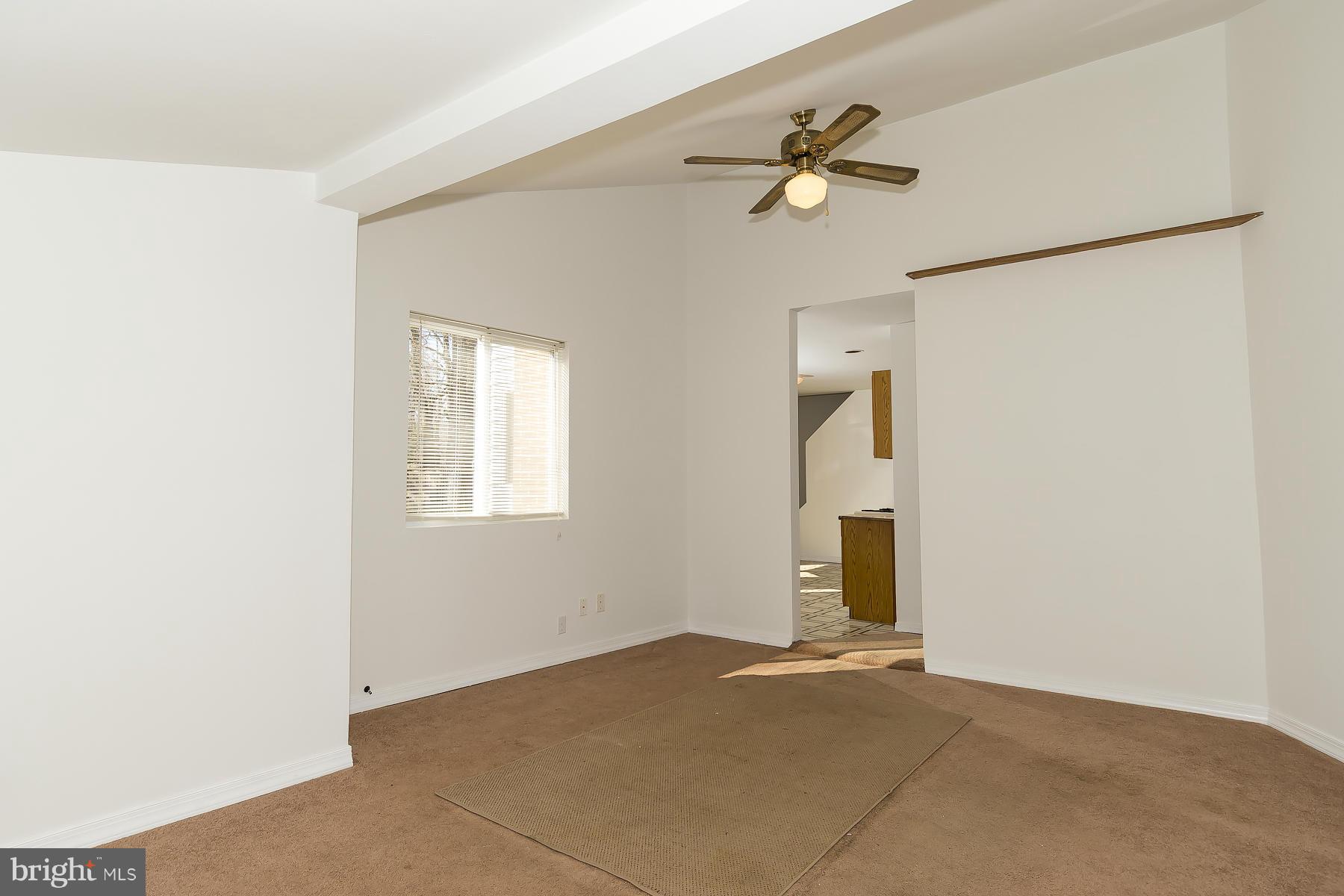 350 Hall Road Crownsville, MD 21032 - Photo 3 of 24 LIVING ROOM