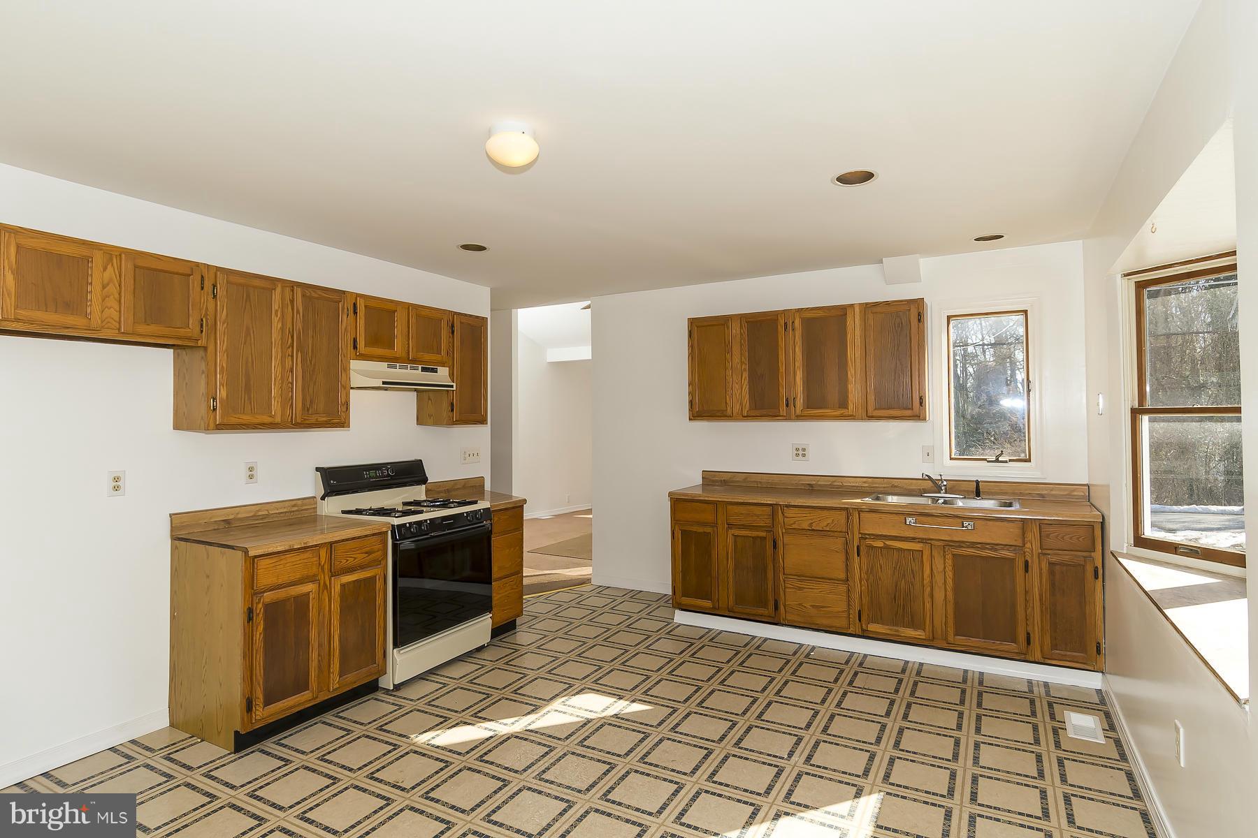 350 Hall Road Crownsville, MD 21032 - Photo 5 of 24 KITCHEN