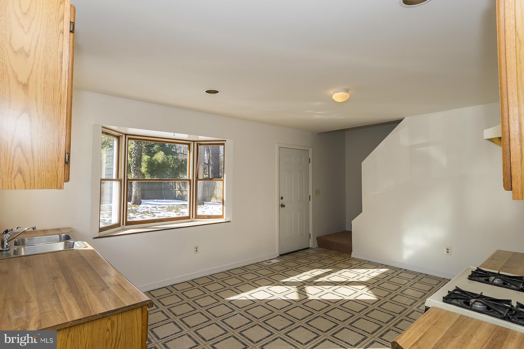 350 Hall Road Crownsville, MD 21032 - Photo 6 of 24 KITCHEN