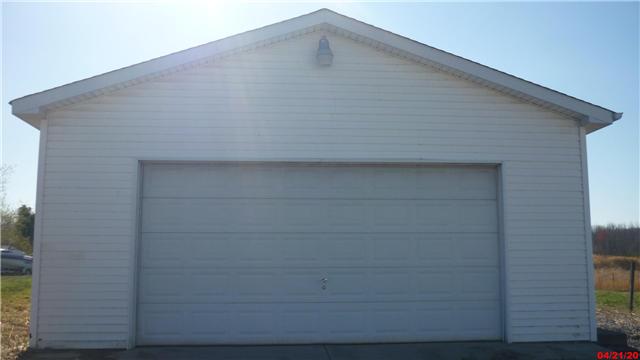 4550 Washington Road Greenbrier, TN 37073 - Photo 9 of 13 Garage