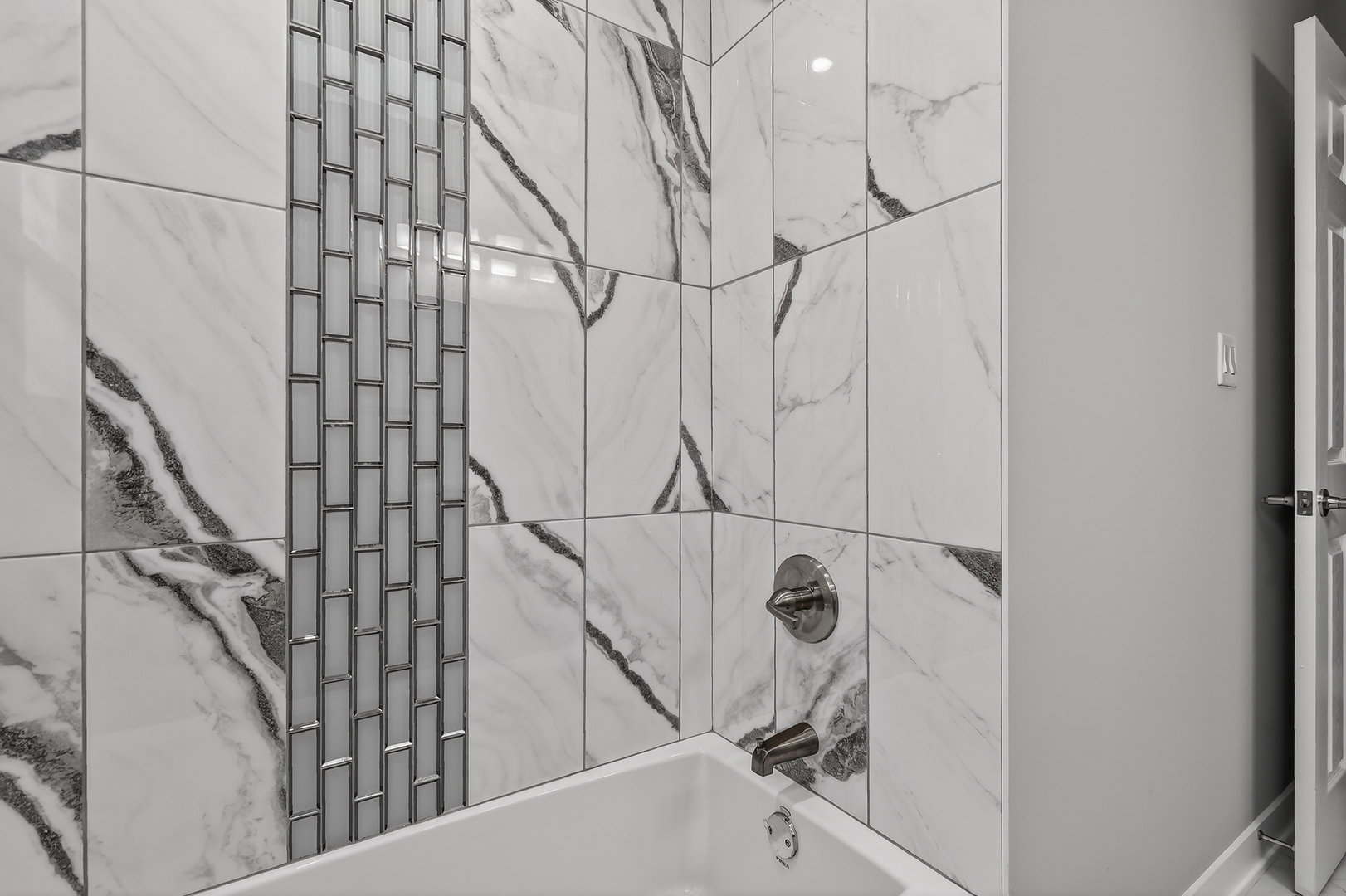 515 West 146th Street Dolton, IL 60419 - Photo 19 of 47 a bathroom with a shower