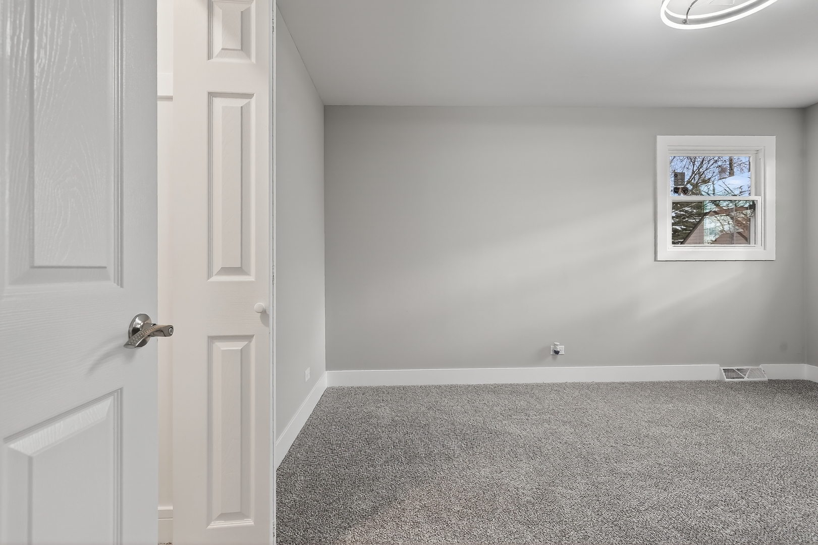 515 West 146th Street Dolton, IL 60419 - Photo 28 of 47 an empty room with windows