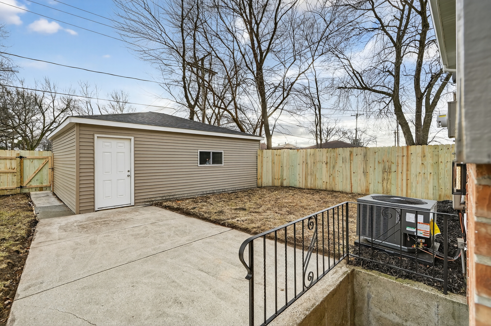 515 West 146th Street Dolton, IL 60419 - Photo 35 of 47 a view of a backyard with a patio