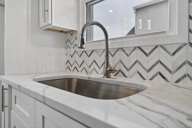 a close view of sink and tap