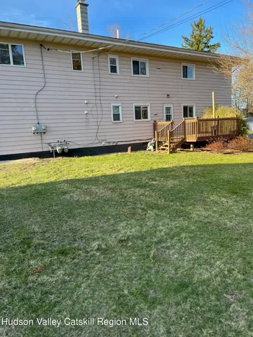 a front view of house with yard